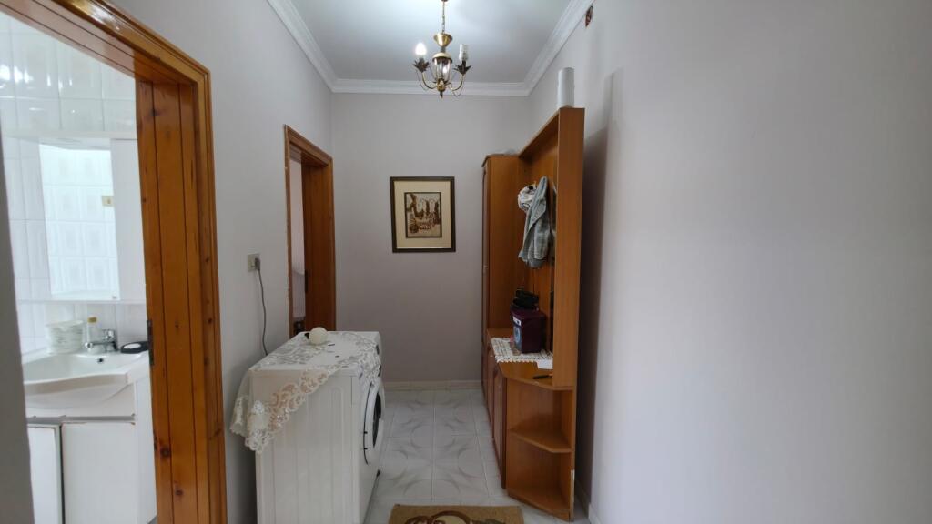Shitet Apartament ne qender
