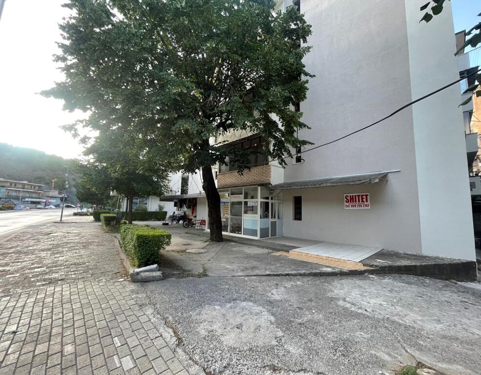 VENDO NEGOZIO A LIBRAZHD, VICINO ALL'ANELLO STRADALE
