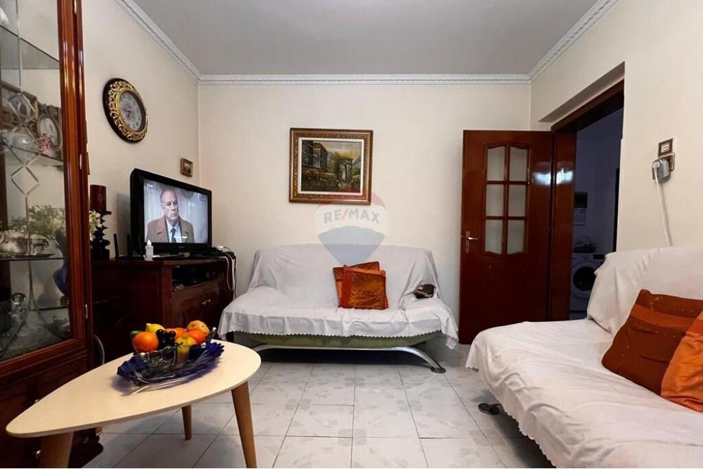 Apartament 2+1 me qira te Medreseja dhe per studente vajza