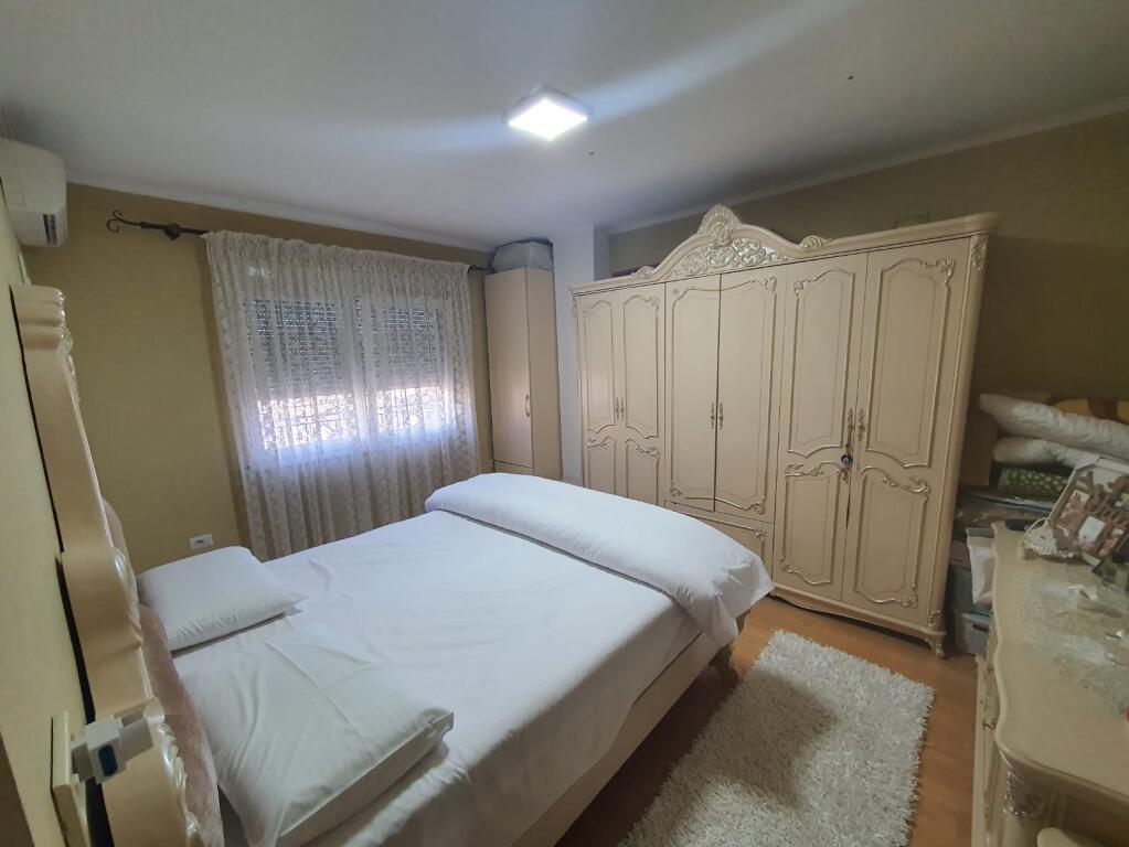 Affittasi appartamento moderno 2+1 a Mozaiku di Tirana