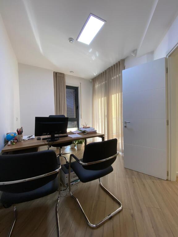 UFFICIO IN AFFITTO 315M2 +4 POSTI AUTO 4600 EURO VIA BARRIKADAVE