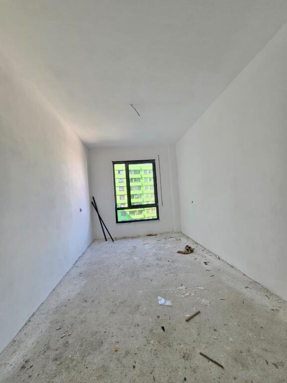 VENDESI APPARTAMENTO 3+1+2 – ZONA 5 MAGGIO