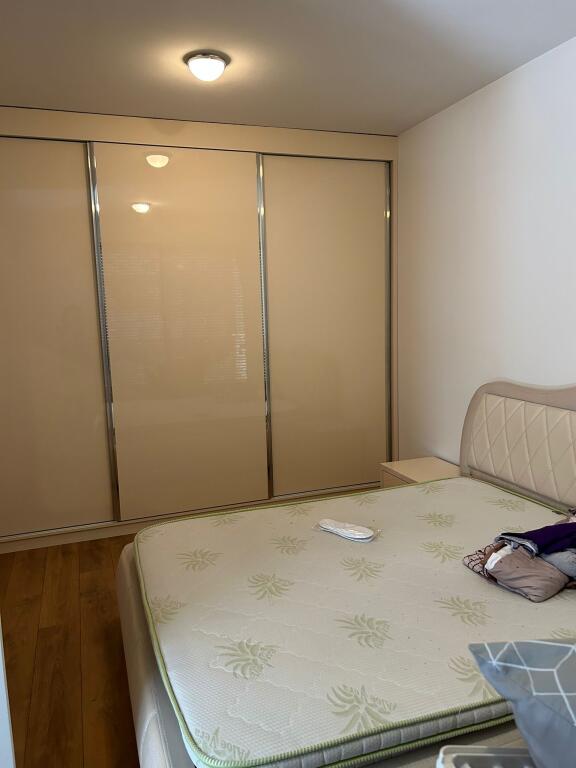 Jepet  me qera  apartament  1+1 perballe Kristal Center