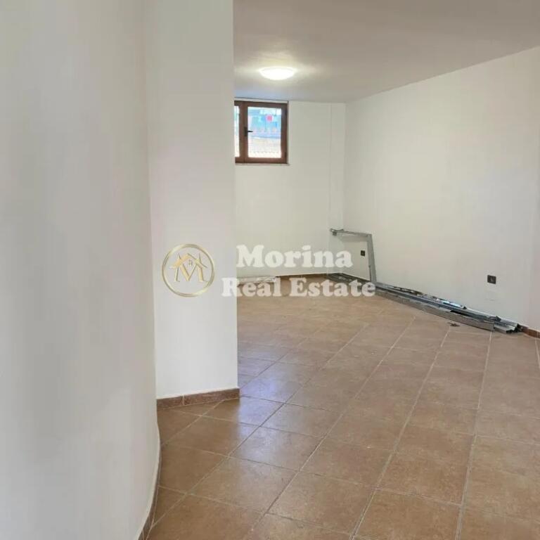 Affitto, Locale Commerciale, Vetrina, 600 euro/mese