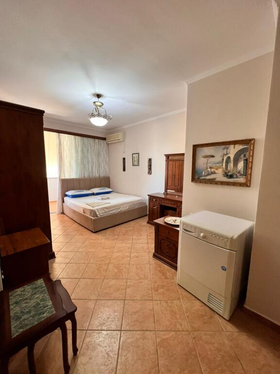 Apartment 3+1+2 for rent at Komuna e Parisit, Kompleksi Kika 1 80,000 Leke