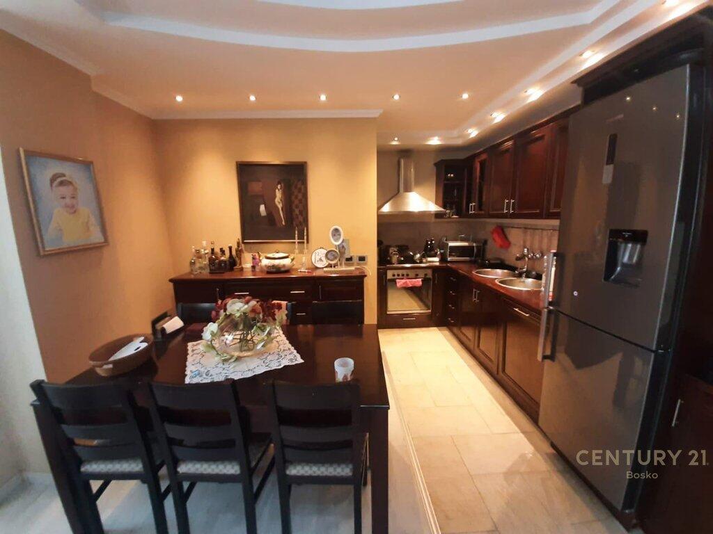 APARTAMENT 3+1 ME QIRA – LIQENI ARTIFICIAL(Juridiku)