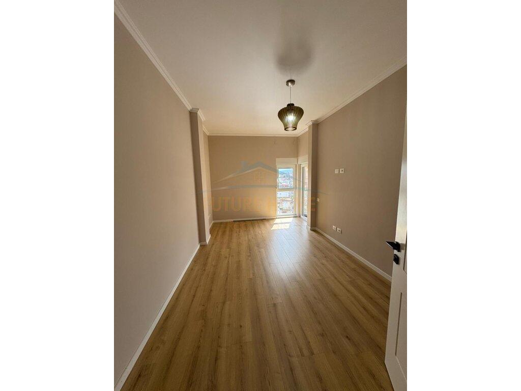Shitet Apartament 2+1+Post Parkimi, Kinostudio