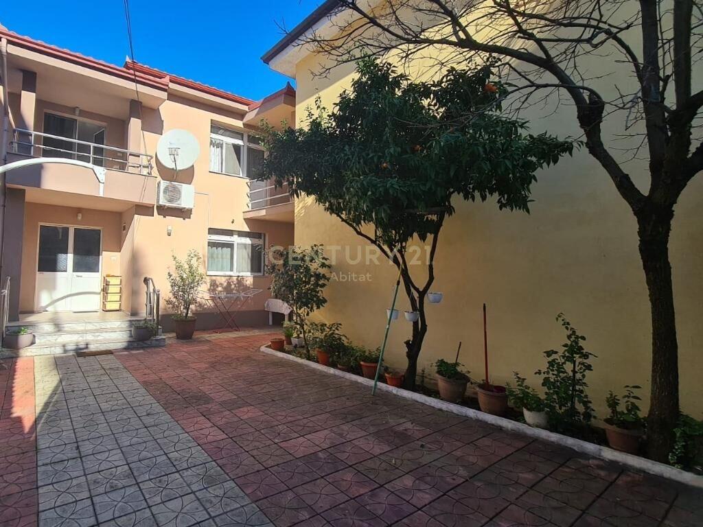 VILLA VUOTA SU DUE PIANI IN AFFITTO IN VIA BARDHYL! ✨