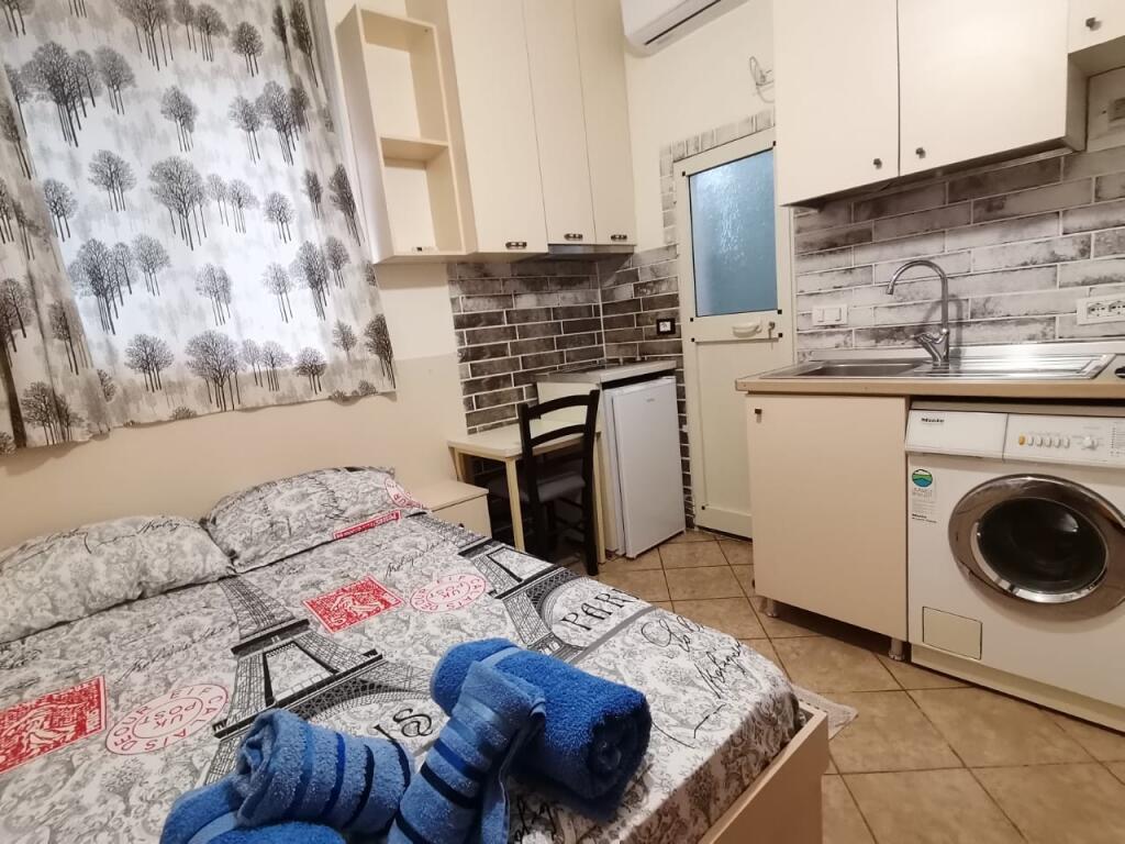 🏢Ne zonen e 5 Majit,prane Zgares se 5 Majit jepet me qera garsoniere 30m2,e mobiluar.35,000 Leke