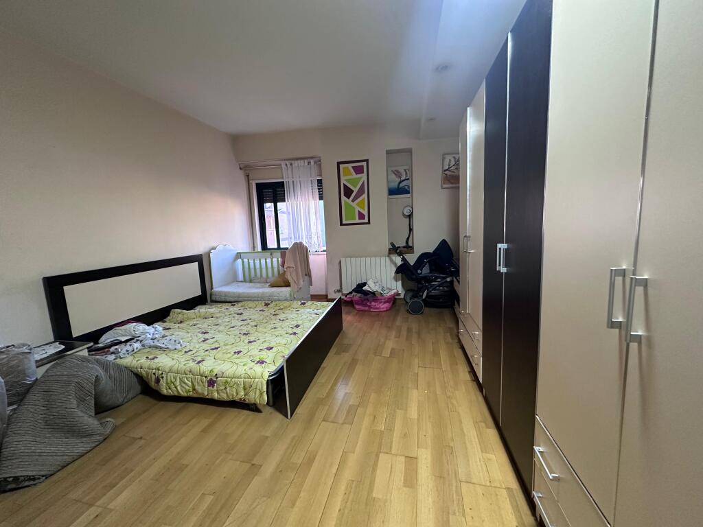 🏡 Jepet me Qira Apartament 3+1 📍 Qendra Tiranë, te Galeria💶 1800 € / muaj