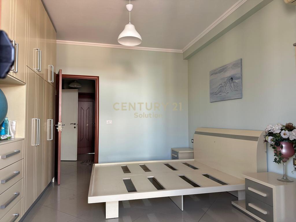 APARTAMENT 3+1+2+ POST PARKIMI PER QIRA NE ASTIR!