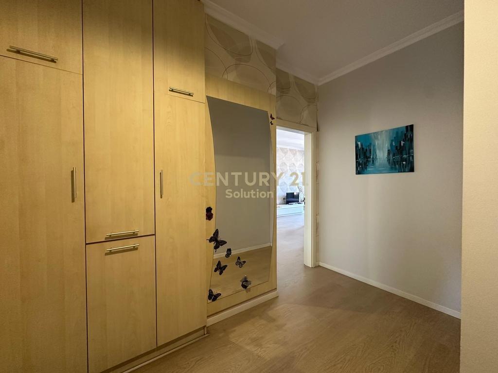 APARTAMENT 3+1+2+ POST PARKIMI PER QIRA NE ASTIR!