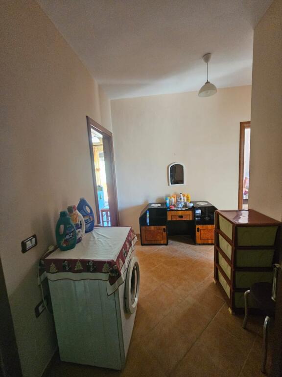 🏡 Shitet apartament në Malin e Robit, kati i 3 banim (pa ashensor), sipërfaqe 86 m² në certifikatë.