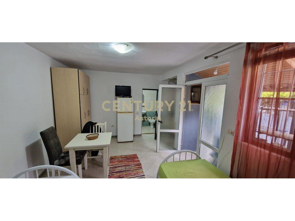 400 € /Muaj - Jepet me qira garsoniere te Blloku Ambasadave rruga e Durresit!