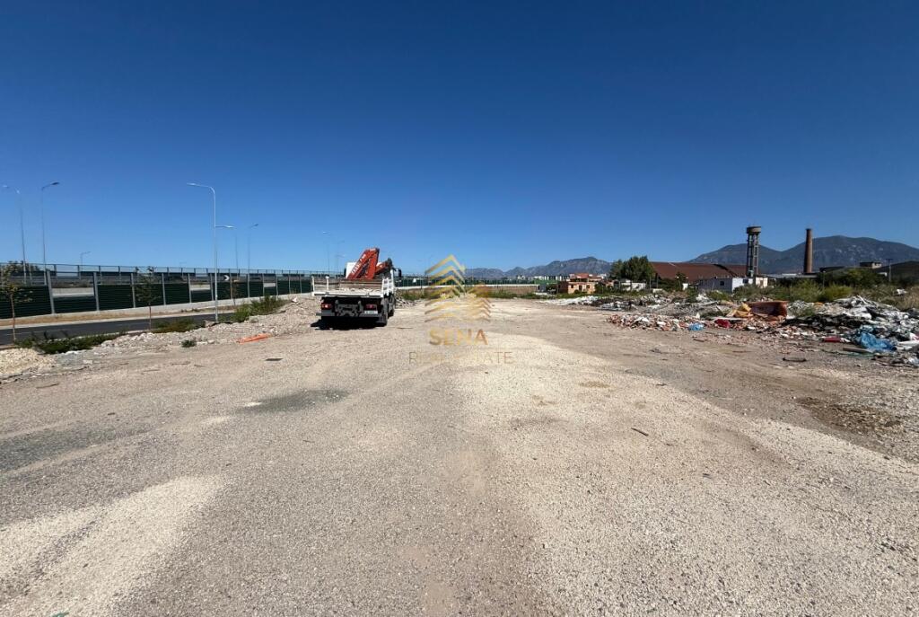 Jepet me qira Toke 1500 m², Laprake -Unaza e Madhe, 2500 Euro