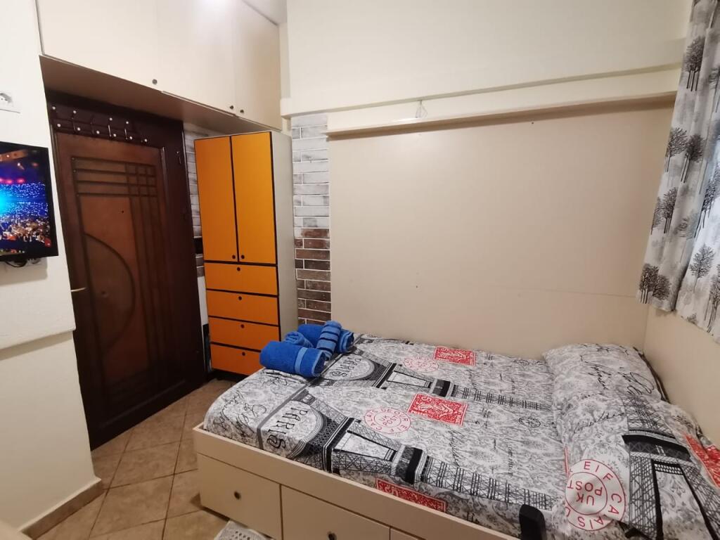 🏢Ne zonen e 5 Majit,prane Zgares se 5 Majit jepet me qera garsoniere 30m2,e mobiluar.35,000 Leke