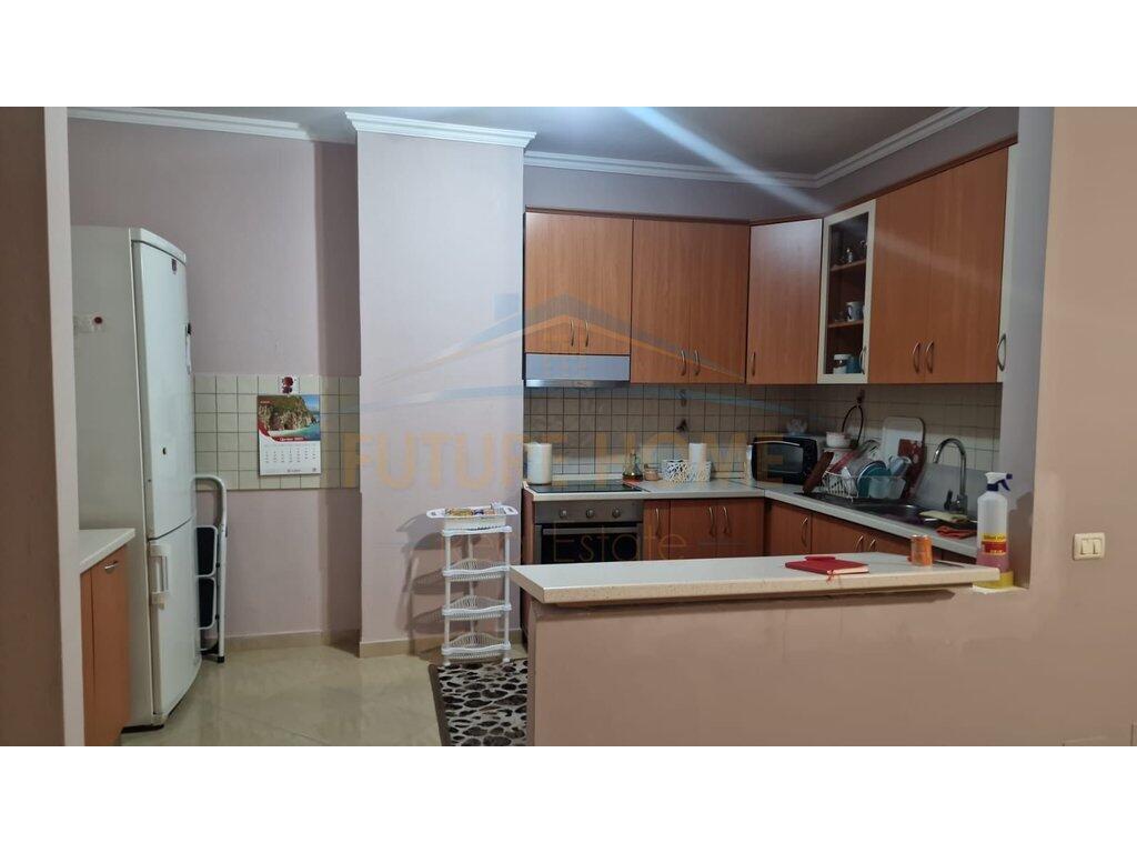 In vendita, Appartamento 2+1, vicino alla scuola 4 Deshmoret, Tirana
