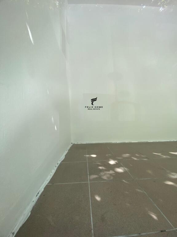 SHOP FOR RENT 50 M2 BRRYL 60,000 LEKE
