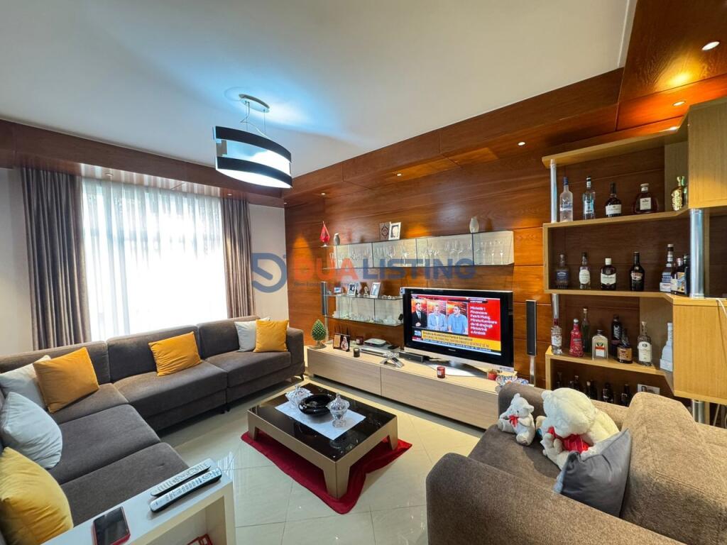 SHITET APARTAMENT 3+1+2 ME PAMJE NGA KOPSHTI BOTANIK !!