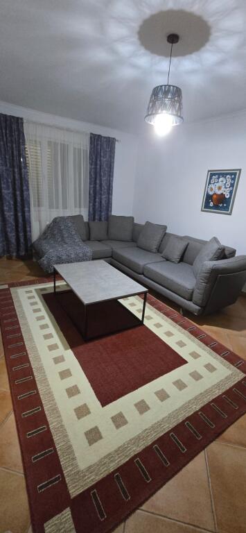 🏢Città Studenti, Via Gramoz Pashko si affitta il secondo e terzo piano di una Villa, arredata 70.000Leke