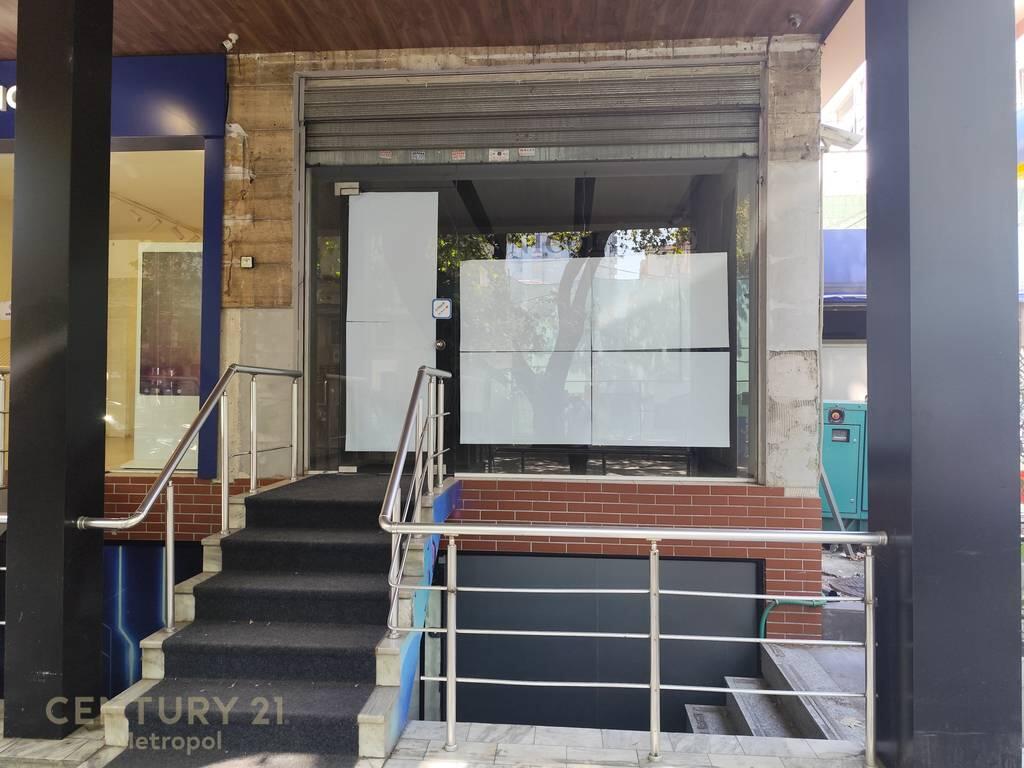 NEGOZIO IN AFFITTO – FRONTE STRADA MYSLYM SHYRI