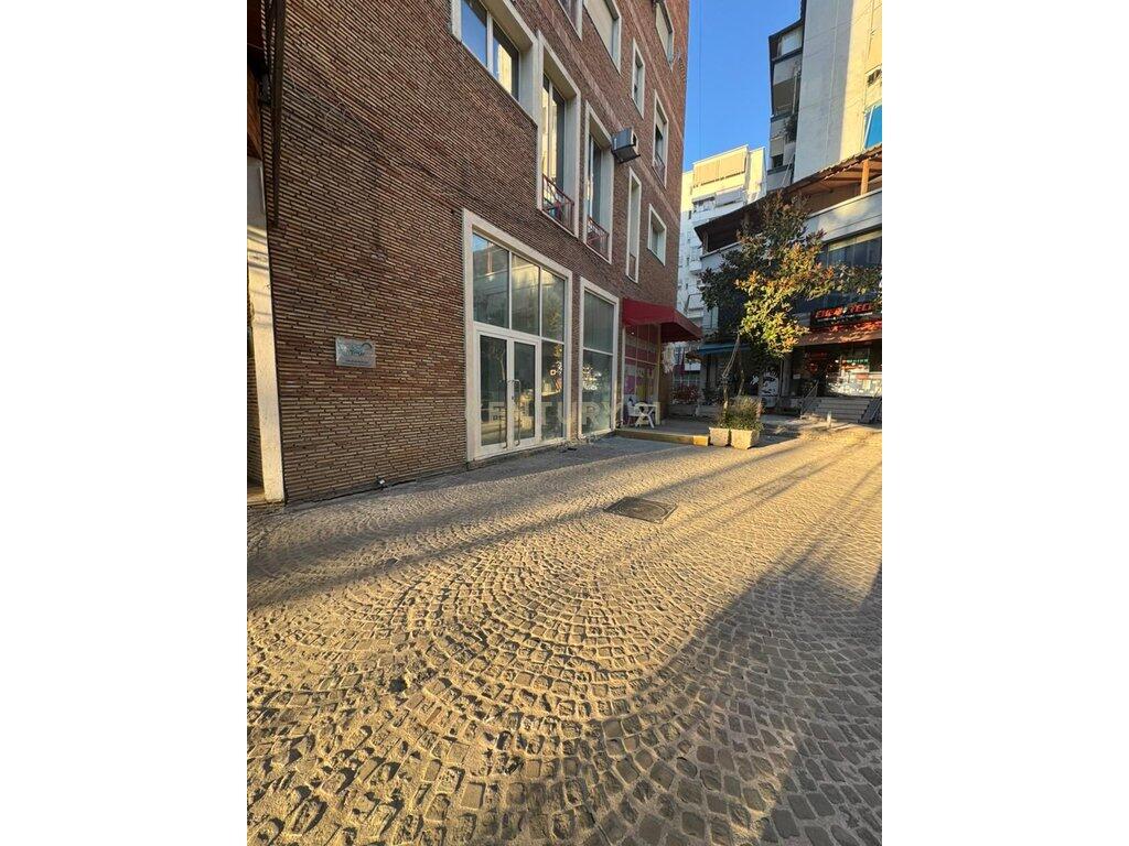 PRANE DELIORGJIT, SHESIM AMBIENT KOMERCIAL  - 1,150,000 €