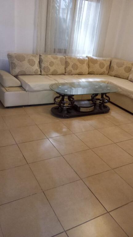 Affittasi piano villa 2+1 in Via Jordan Misja