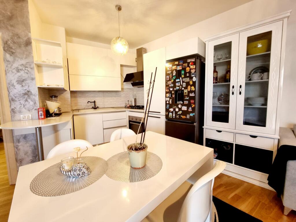 SUPER APARTAMENT ME QERA NE ASTIR