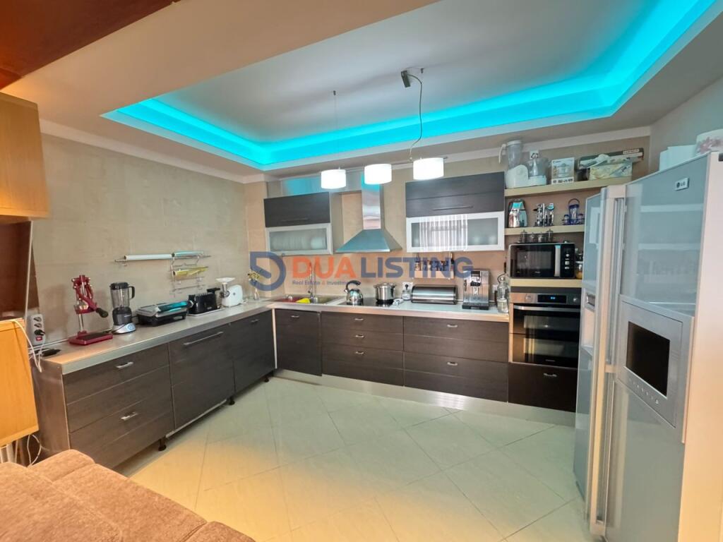 SHITET APARTAMENT 3+1+2 ME PAMJE NGA KOPSHTI BOTANIK !!