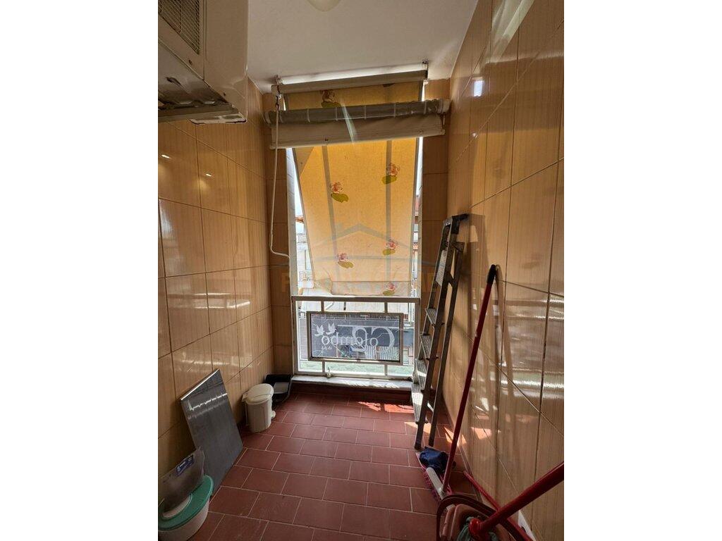 Shitet Apartament 2+1+Post Parkimi, Kinostudio