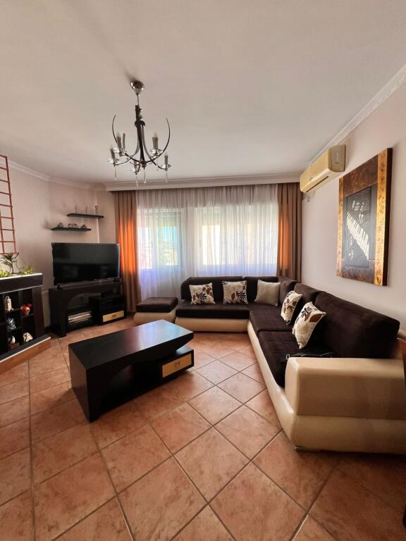 Apartment 3+1+2 for rent at Komuna e Parisit, Kompleksi Kika 1 80,000 Leke