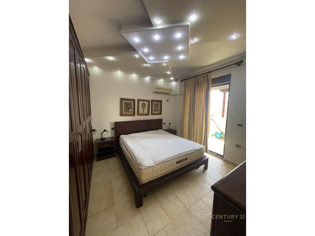 APARTAMENT 3+1 ME QIRA – LIQENI ARTIFICIAL(Juridiku)