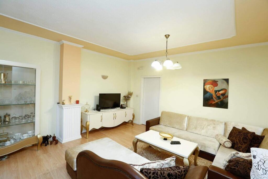 Affittasi appartamento moderno 2+1 a Mozaiku di Tirana