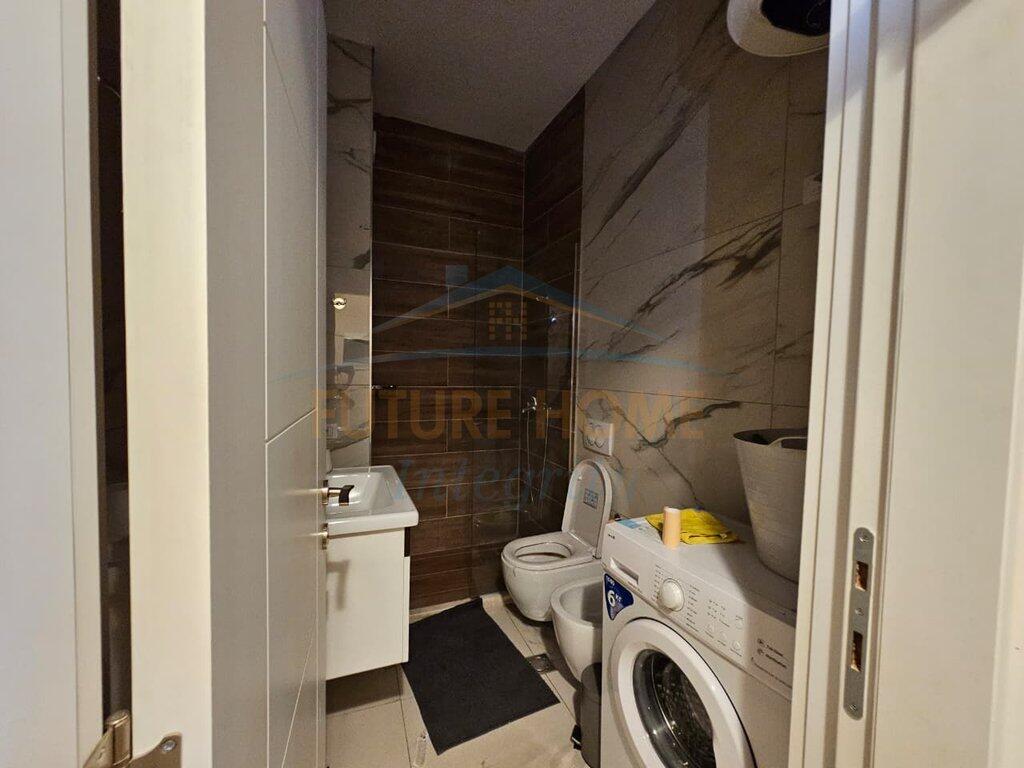 jepet me qera apartament 1+1+Ballkon (Qender, prane Toptanit)
