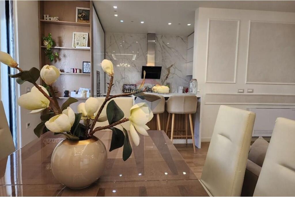 Apartament 3+1+2 me verande Te Liqeni i Tiranes!