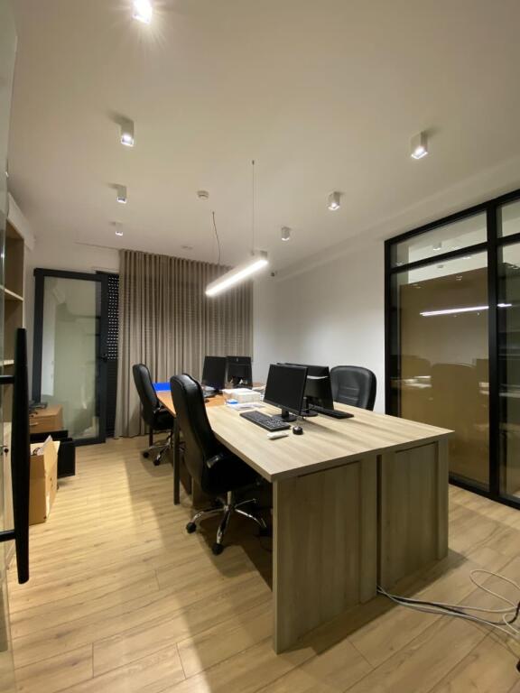 UFFICIO IN AFFITTO 315M2 +4 POSTI AUTO 4600 EURO VIA BARRIKADAVE