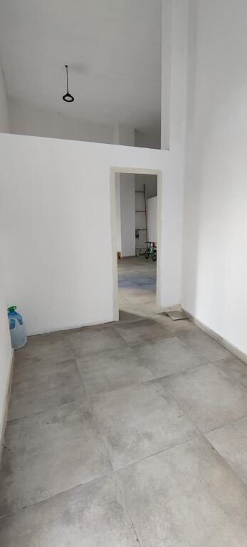 Negozio in affitto in via Barrikadave