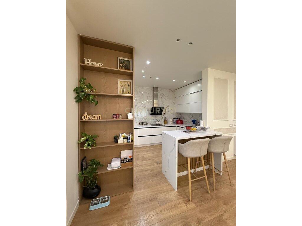 ATTICO DI LUSSO IN VENDITA 3+1+2 +1 POSTO AUTO AL LAGO ASCIUTTO! 445.000 €