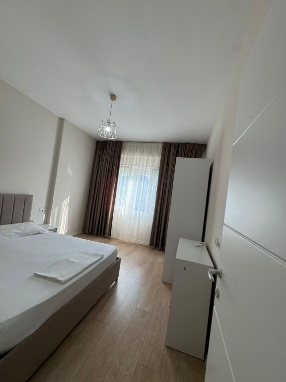 Jepet me qera apartament 2+1 tek Rruga e Kosovareve