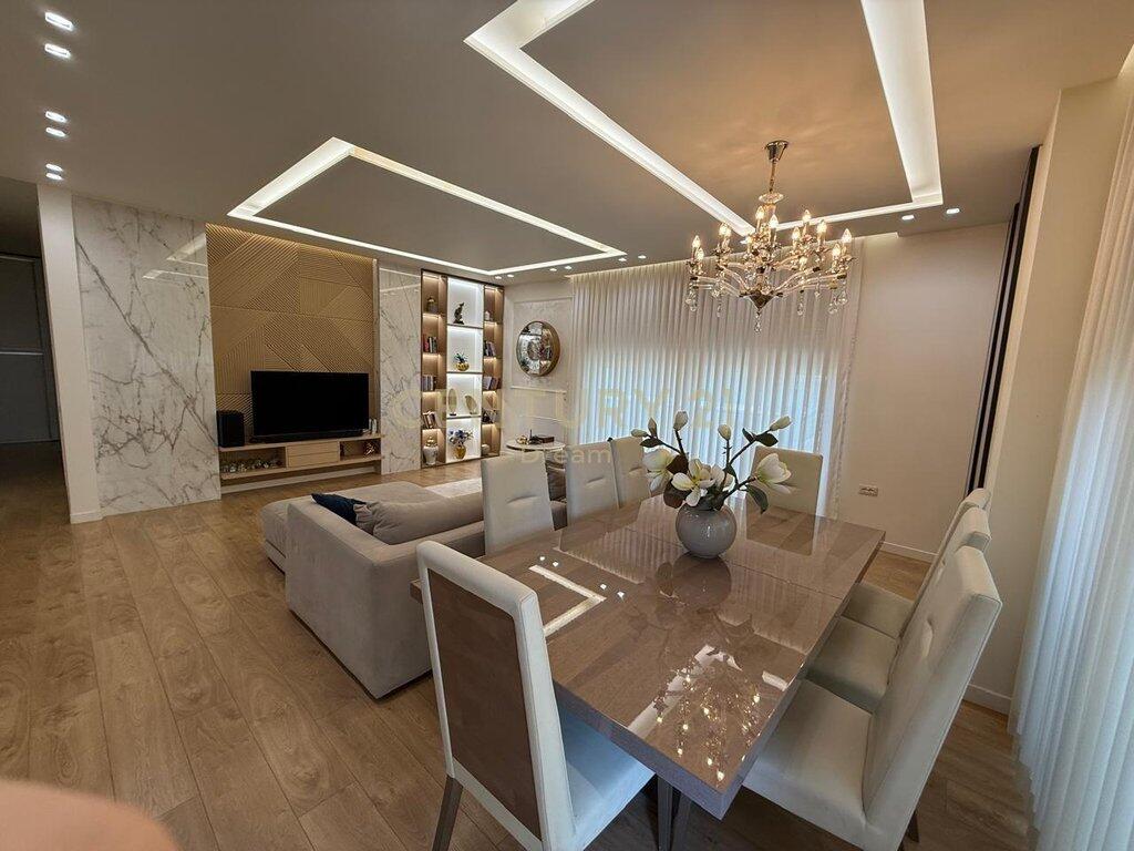 ATTICO DI LUSSO IN VENDITA 3+1+2 +1 POSTO AUTO AL LAGO ASCIUTTO! 445.000 €