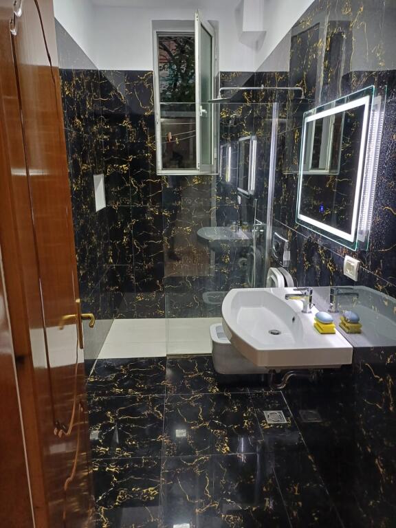 Rent, Apartment 2+1, Wilson Square, Tirana.
