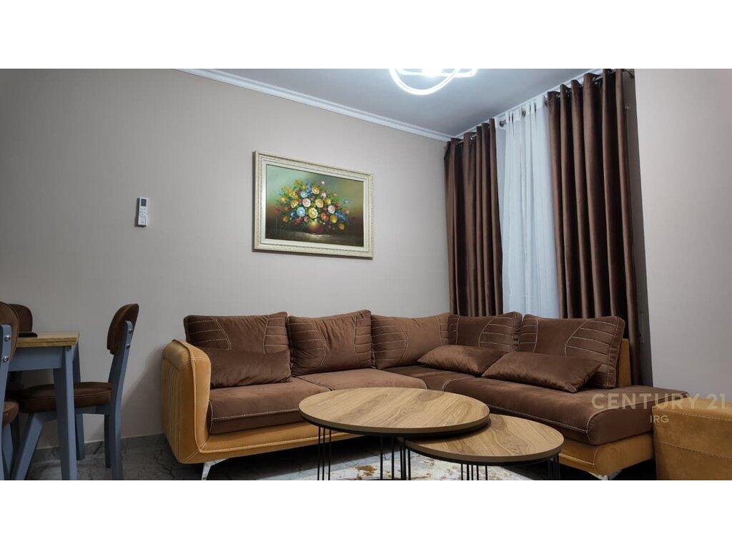 APARTAMENT 1+1 ME QIRA – PRANË SHKOLLËS SË KUQE