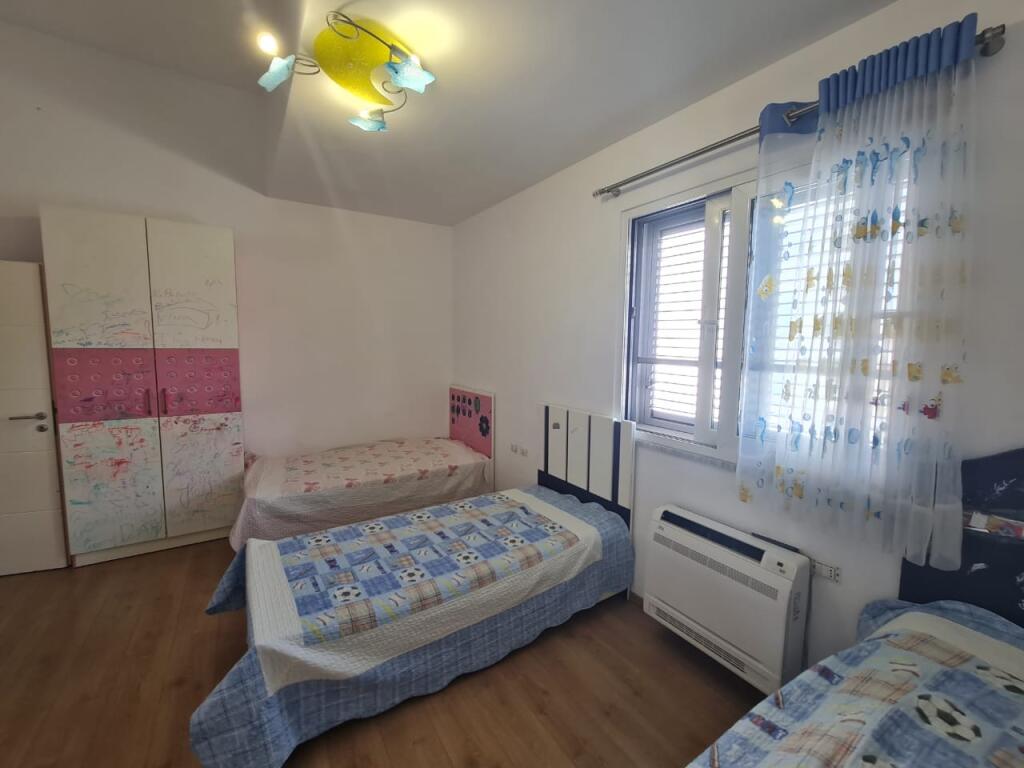 Papafingo e mobiluar,liqeni i thate,cmim 1200 euro i diskutueshem