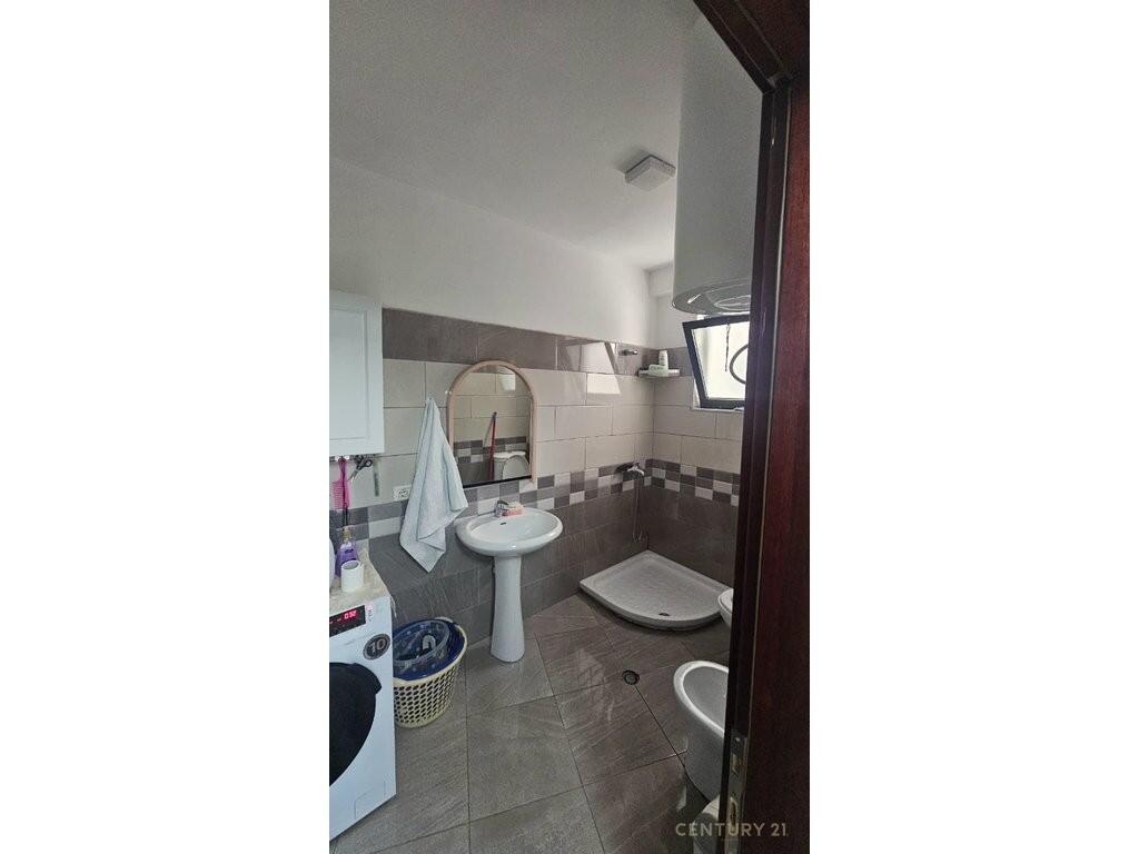 Apartament 2+1 Për Shitje në Fresku!!