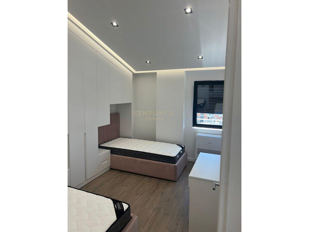 Apartament 2+1+2 me qira në Fresk