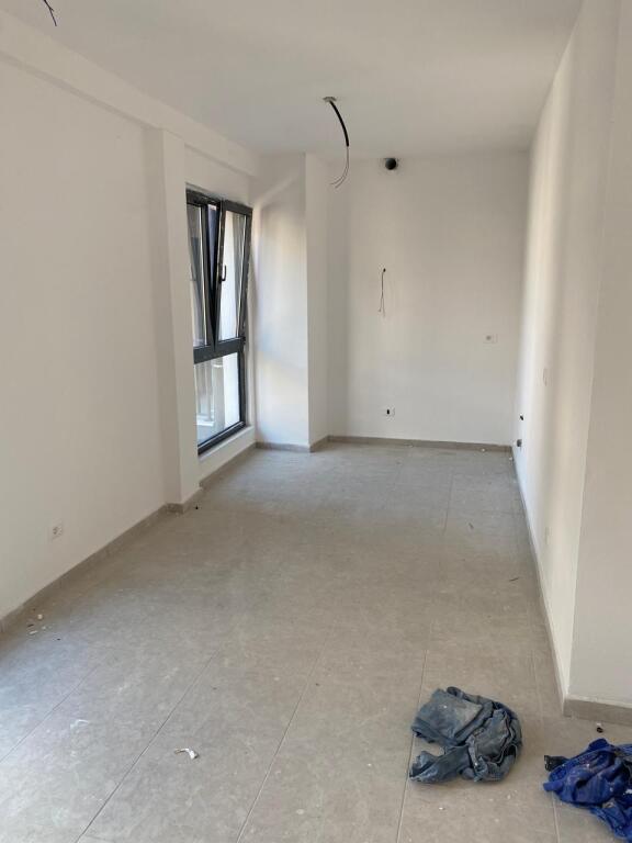 2+1,for office,at ambasador 3 at pazari i ri,price 700 euro