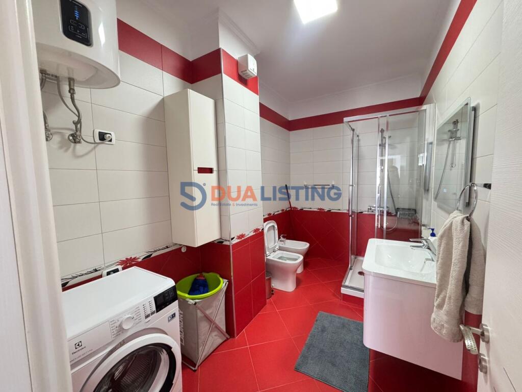 Appartamento 3+1+2 con posto auto disponibile vicino allo Zoo!