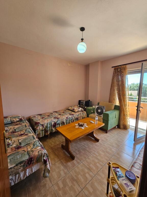 🏡 Shitet apartament në Malin e Robit, kati i 3 banim (pa ashensor), sipërfaqe 86 m² në certifikatë.