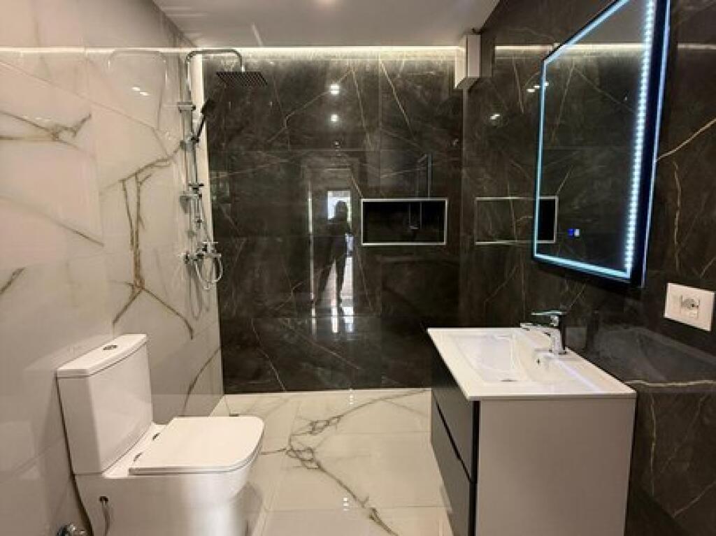 Shitet, Garsionere, Rruga e Elbasanit,Tirane