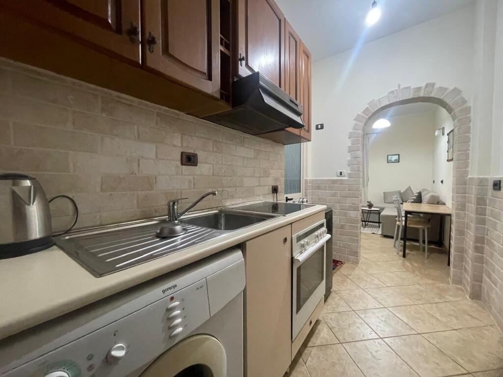 🏢Ne zonen e 5 Majit,prane Zgares se 5 Majit  jepet me qera apartament 1+1,i mobiluar.45,000Leke